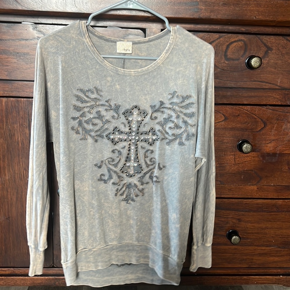 Long sleeve, women’s buckle shirt